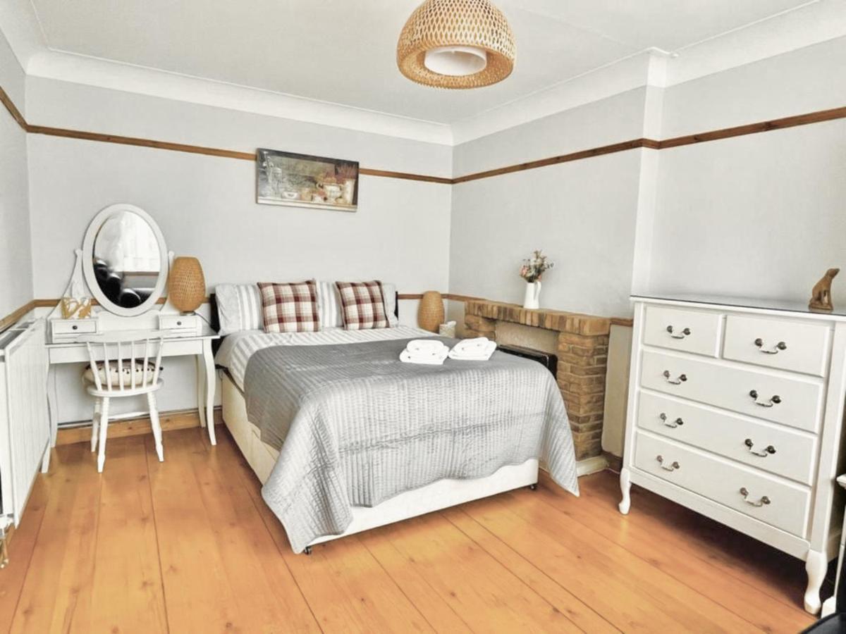 Somers House - Pet Friendly & Parking Ferienhaus